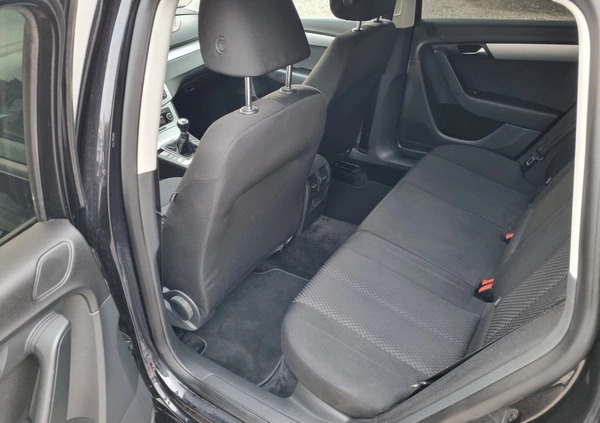 Volkswagen Passat cena 29900 przebieg: 154200, rok produkcji 2011 z Iłowa małe 254